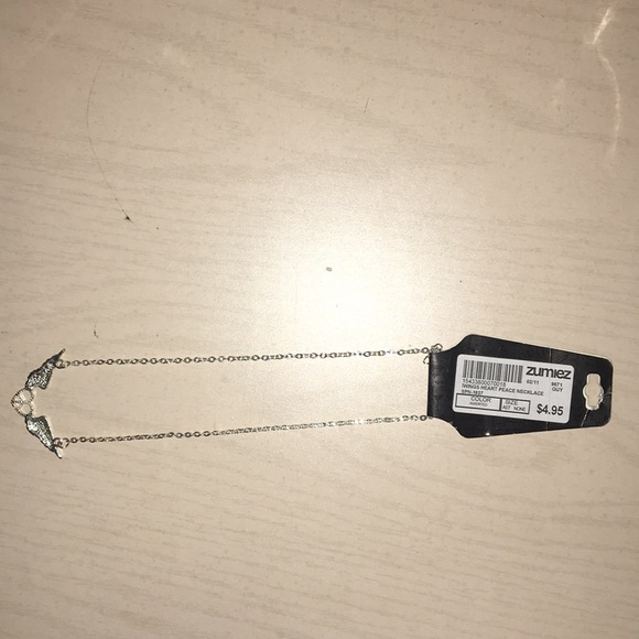 ✨Heart Wings Necklace✨ - Picture 4 of 7